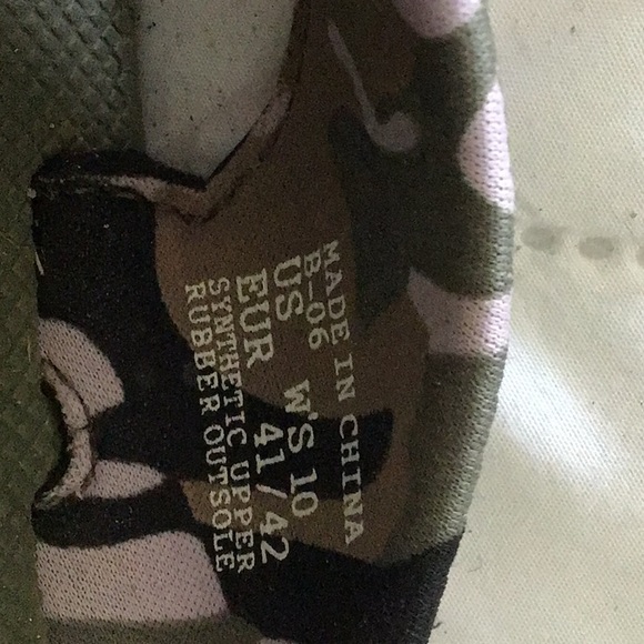 Reef sandals with bottle opener on sole - Picture 4 of 4